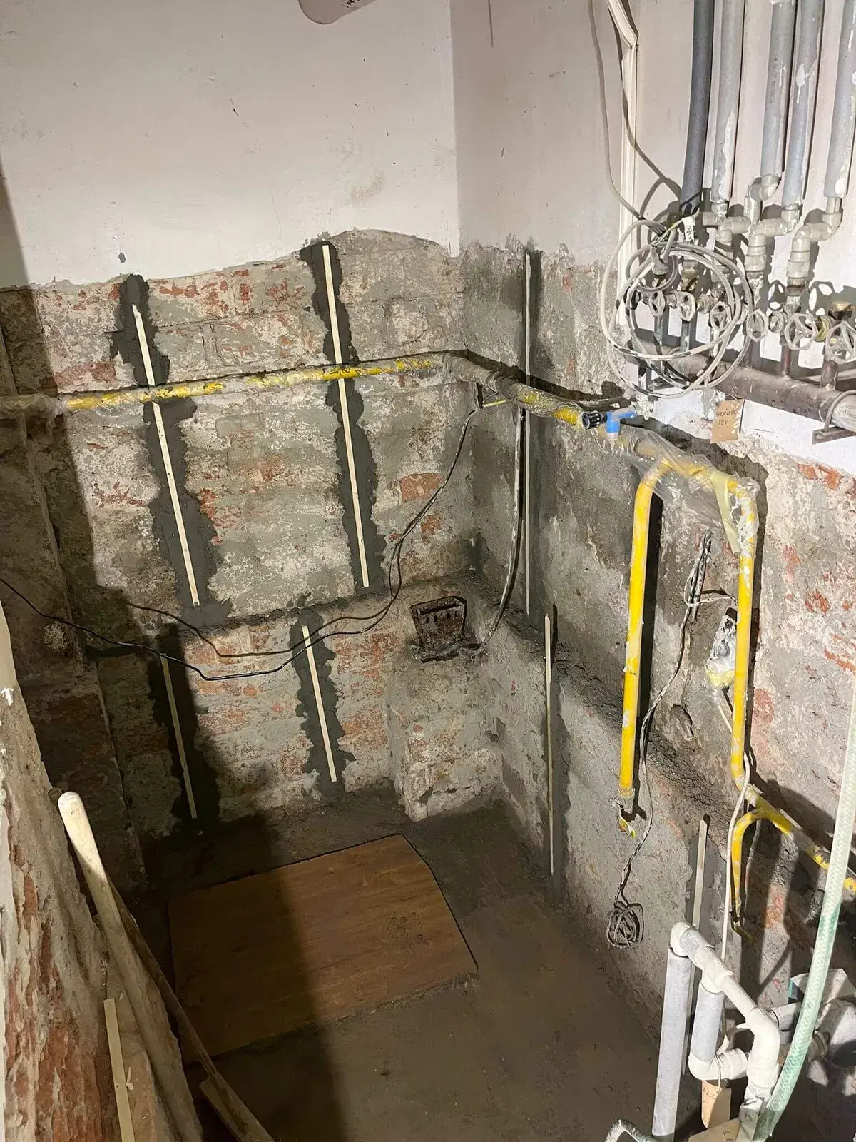 Původní technologické vybavení kotelny před demontáží.
