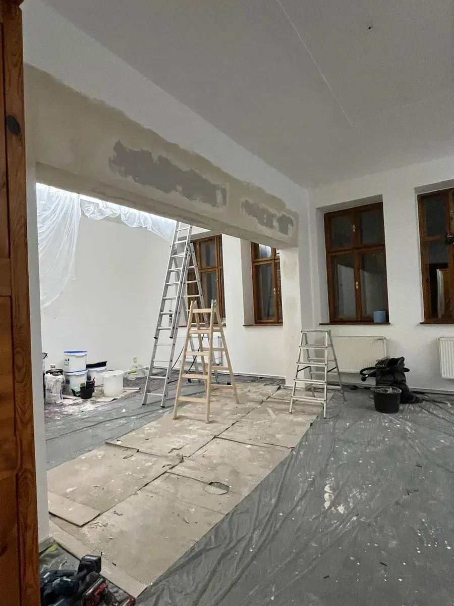 SDK úprava průchodu a výmalba interiéru
