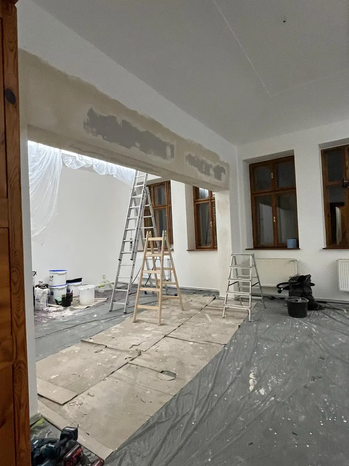 SDK úprava průchodu a výmalba interiéru